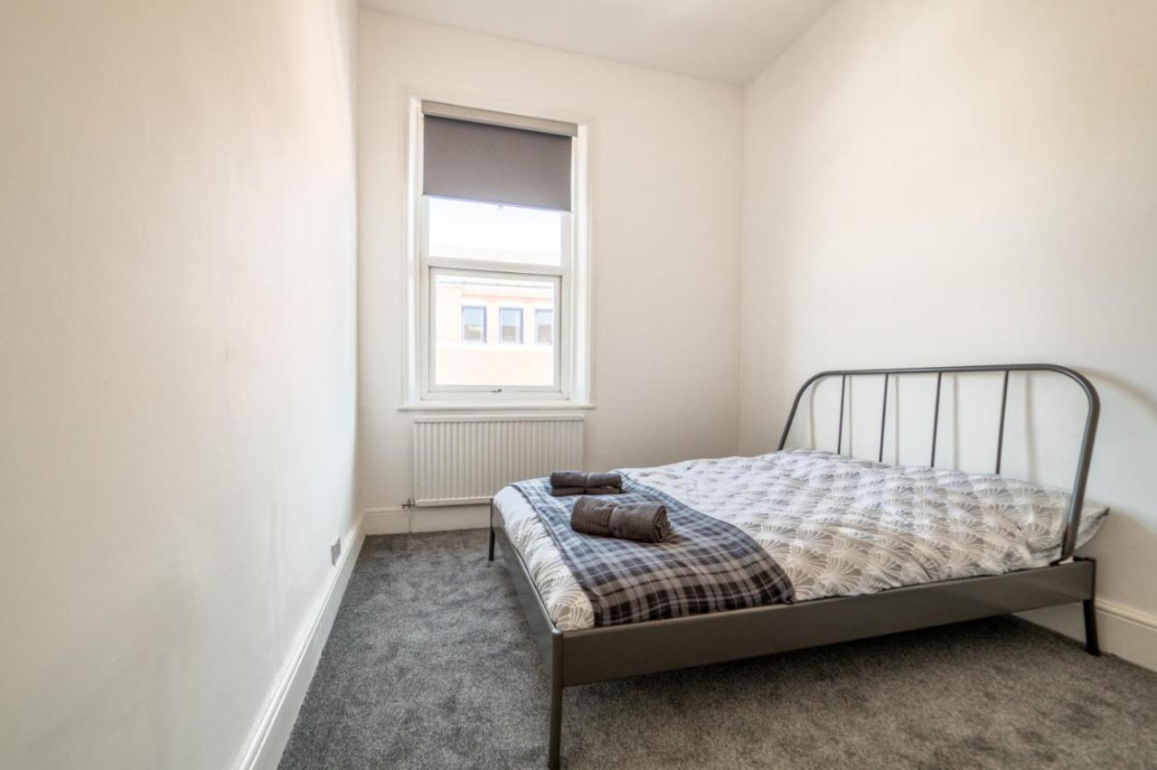 Peaky Blinders Apartment 5 Min Walk To Blackpool Tower Sleeps Up To 14 Exterior photo